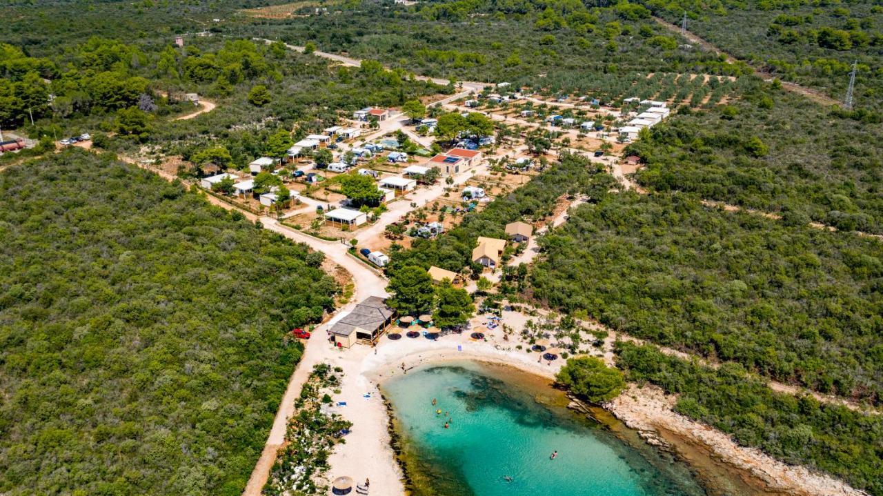 Mobile Homes At Camping Ugljan Resort Εξωτερικό φωτογραφία