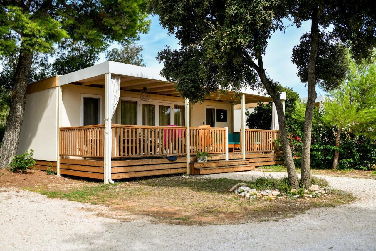 Mobile Homes At Camping Ugljan Resort Εξωτερικό φωτογραφία