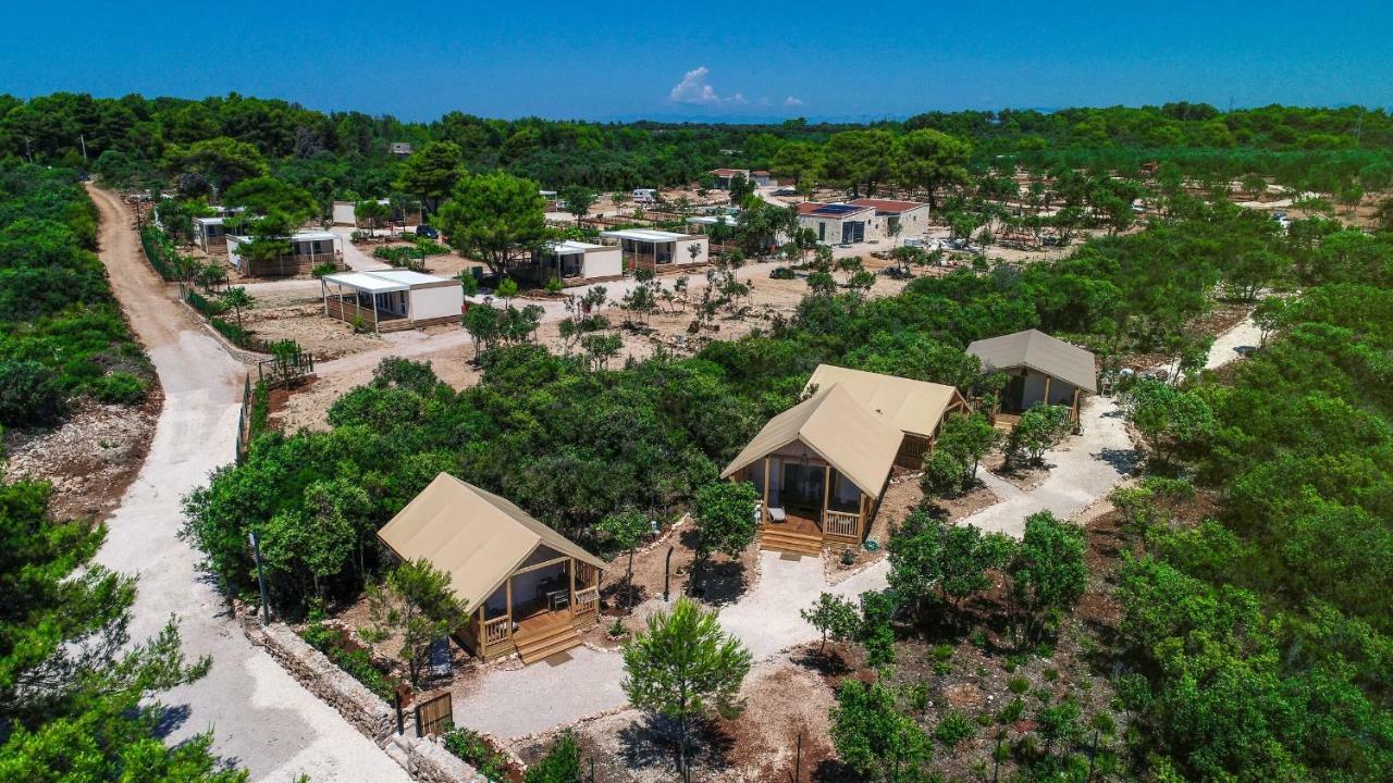 Mobile Homes At Camping Ugljan Resort Εξωτερικό φωτογραφία